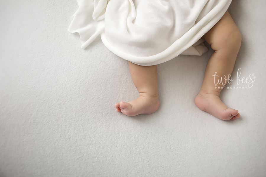 newborn baby details feet toes